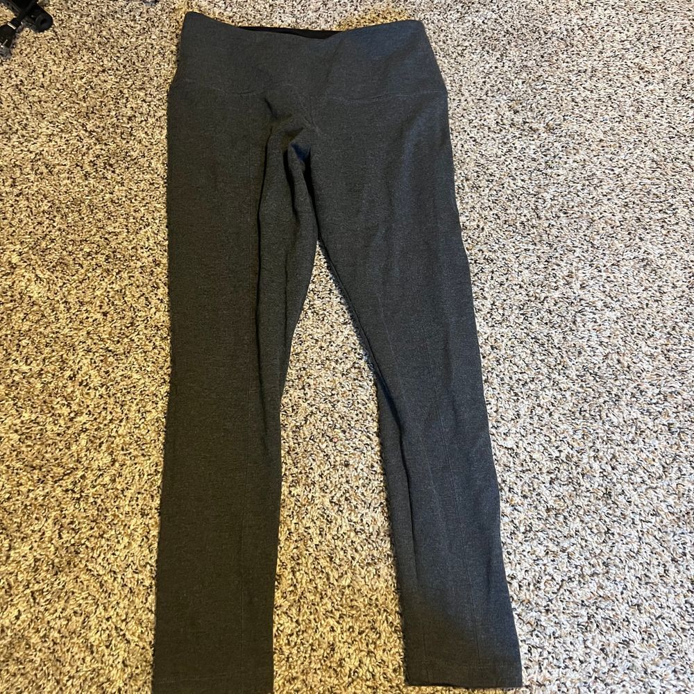 Lyssé Black High-Waisted Leggings Stretchy Workout Yoga Pants Size‎ L